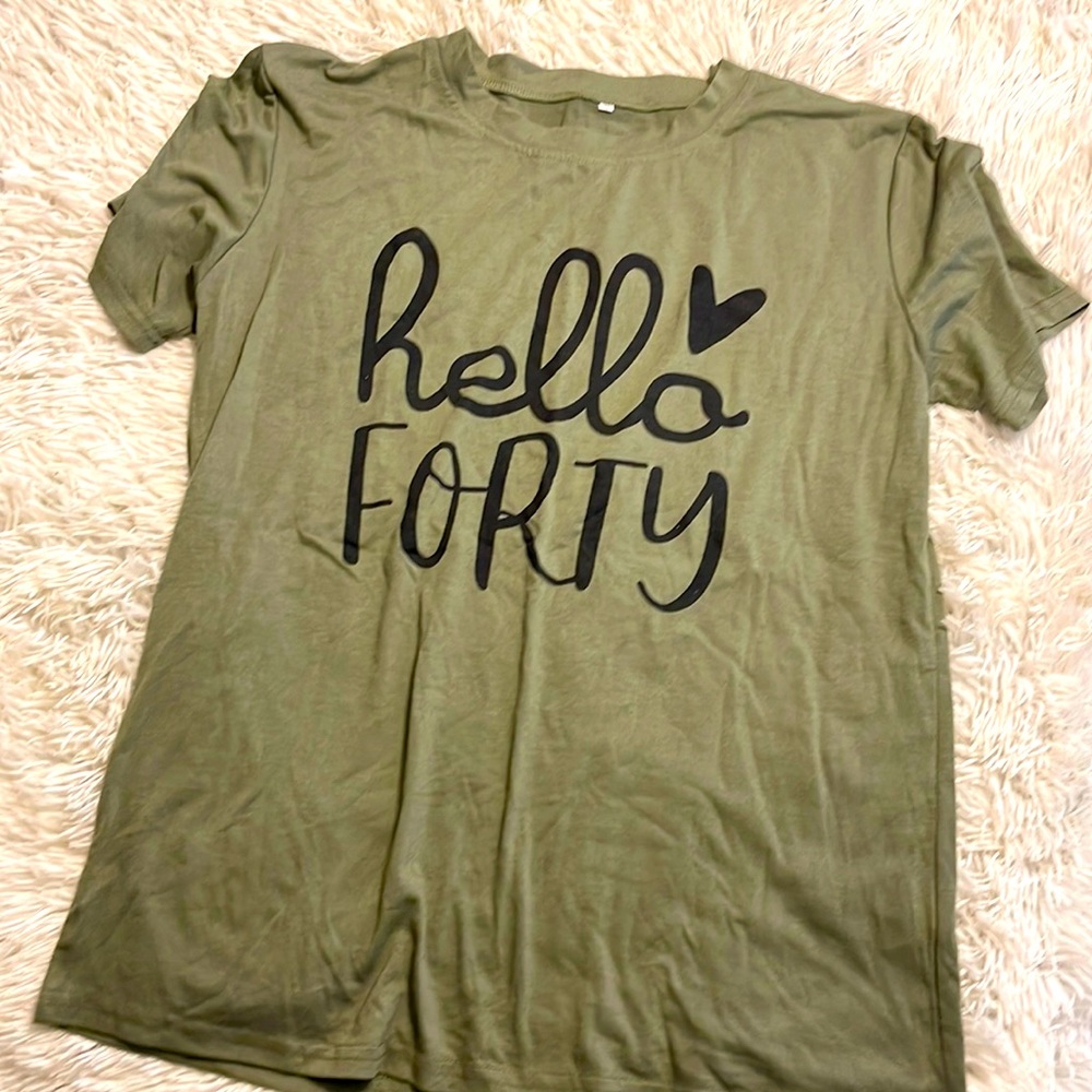 EUC HELLO FOURTY Tee XL